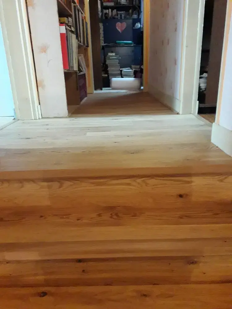 Rénovation escalier avec habillage parquet et nez de marche massif avant et après  (3)
